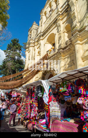 Mercado artesanias at Santo Domingo church, San Cristobal de las Casas, Chiapas, Mexico Stock Photo