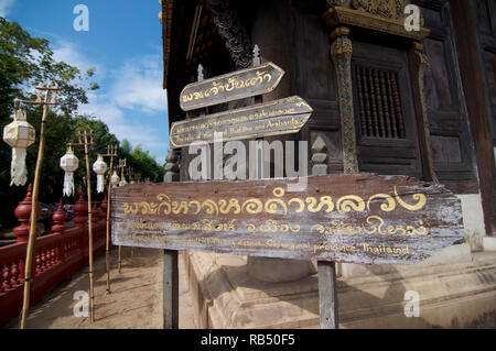 The wooden signboard of the Wat Phan Tao in Chiang Mai, Thailand Stock Photo