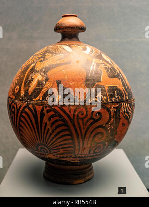 Italy Basilicata Melfi Castle National archeologic museum- Red-figure globular pisside. On the lid, seated hermaphrodite erot, with patera in hand, which holds a fawn and menade with chiton and chlamydia. IV sec a.C.  tomb, tomba,necropoli Valleverde Stock Photo