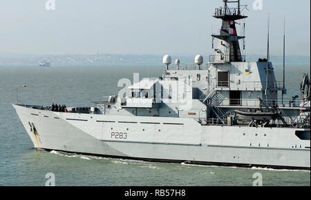 AJAXNETPHOTO. 12TH SEPT, 2014. PORTSMOUTH, ENGLAND. - PATROL SHP - HMS MERSEY LEAVING HARBOUR. UPDATE 7TH JAN 2019; ROYAL NAVY DEPLOYED HMS MERSEY TO CHANNEL TO 'HELP PREVENT MIGRANTS MAKING THE DANGEROUS JOURNEY.'. PHOTO:TONY HOLLAND/AJAX REF;DTH141209 1074 Stock Photo