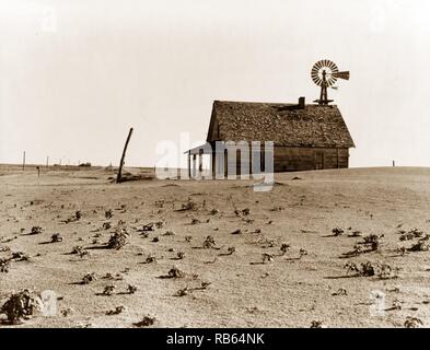 Photograph of the Coldwater District, north of Dalhart, Texas. This house is occupied;most of the houses in this district have been abandoned by Dorothea Lange (1895-1965). Dated 1938 Stock Photo