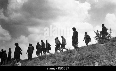 World War Two: German army postcard showing Russian prisoners of war captured by the German army, 1942 Stock Photo