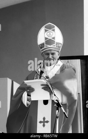 Pope John Paul II visit Coventry United Kingdom 1982. Picture by DAVID BAGNALL Stock Photo
