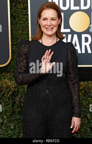 Elizabeth Perkins at the 76th Annual Golden Globe Awards held at the