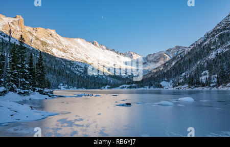 Hiking Trail to a Frozen lake Beneath 'The Spearhead' In Glacier Gorge, Rocky Mountain National Park Stock Photo