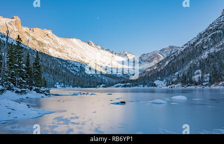 Hiking Trail to a Frozen lake Beneath 'The Spearhead' In Glacier Gorge, Rocky Mountain National Park Stock Photo