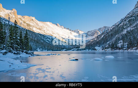 Hiking Trail to a Frozen lake Beneath "The Spearhead" In Glacier Gorge, Rocky Mountain National Park Stock Photo