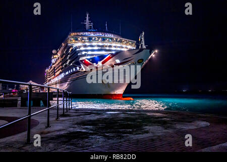 P O Arcadia Moored Alongside In Hamilton Burmuda The Ships First Port Of Call On It S Christmas And New Year Cruise Form And To Southampton Stock Photo Alamy