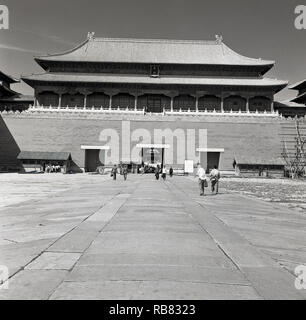 1950s, The Gate of Divine Might, 'the northern gate', Beijing, China, Exterior of the Forbidden City, the former Chinese Imperial Palace from the Ming dynasty to the end of the Qing dynasty, serving as the home of the rulers, the emperors, as well as the political centre of Chinese government for almost 500 years. Stock Photo