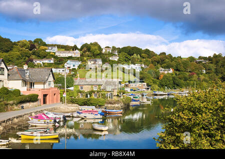 The pretty waterside village of Golant situated on the west bank of the River Fowey between Lostwithiel and Fowey, Cornwall, England, UK Stock Photo