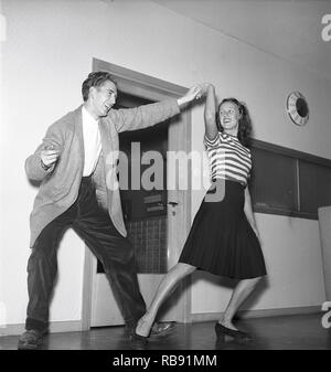 Jitterbug dance. A dance popularized in the United states and spread by American soldiers and sailors around the world during the Second world war. Pictured here Erik Danielsen and Miss Gunvor Johansson when dancing the Jitterbug dance 1944. Photo: Kristoffersson ref K101-1 Stock Photo