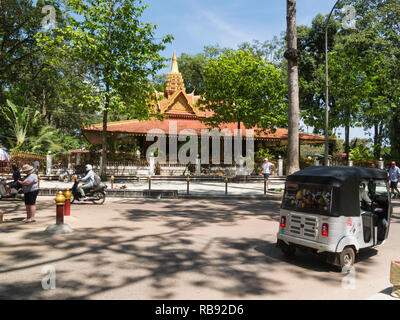 Preah Ang Chek Preah Ang Chorm shrine contains two gold Buddhas of the above named people in one of main Streets of Siem Reap resort town in northwest Stock Photo