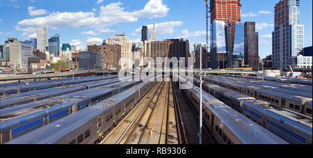 Trains in the Hudson Yards and Manhattan skyline Stock Photo - Alamy