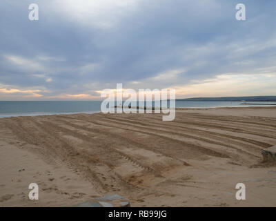 Sandbanks Beach, Dorset, UK. 8th January, 2019. UK Weather Sandbanks Beach Poole Dorset UK 8th January 2019.  The tracks left by the tractor working to get the sand back onto the beach after the storms and wind. Credit: Suzanne McGowan/ Ģ����ý Live News Stock Photo