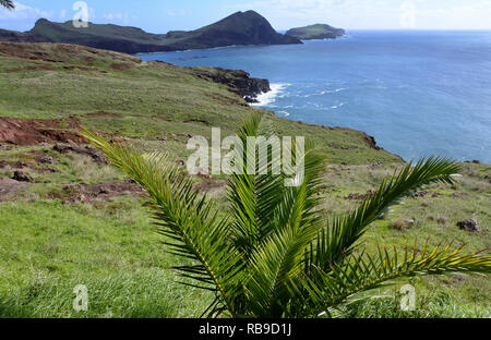 17 November 2018, Portugal, Funchal/Canical: The Ponta de São Lourenço is a peninsula in the extreme east of Madeira. Bizarre rocks, barren vegetation and many hiking trails characterize the nature reserve on the Portuguese island of Madeira. Photo: Holger Hollemann/dpa Stock Photo