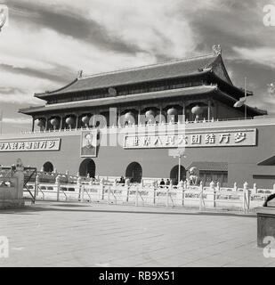 1950s, Beijing, China, Tiananmen Square and the 'Gate of Heavenly Peace', the entrance to the so-called Forbidden City, the former Imperial palace of China during the Ming and Qing dynasties. A picture of Chairman Mao is on the outside. Stock Photo