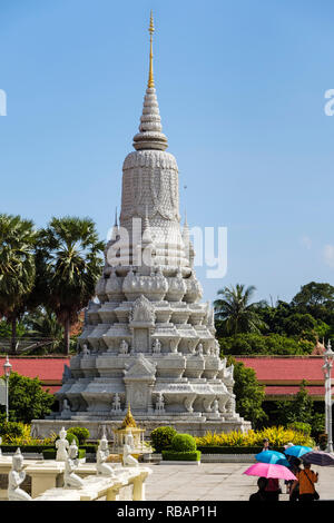 Royal Stupa in the Silver Pagoda compound within the Royal Palace complex. Phnom Penh, Cambodia, southeast Asia Stock Photo