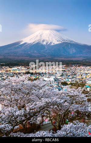 富士幻景　近代日本と富士の病 Amazon.co.jp: 富士幻景―近代日本と富士の病 (Visions of Fuji