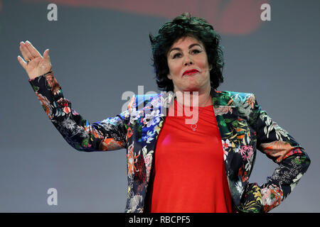 Ruby Wax speaking at the Pendulum Summit, a business and self-empowerment summit in Dublin. Stock Photo