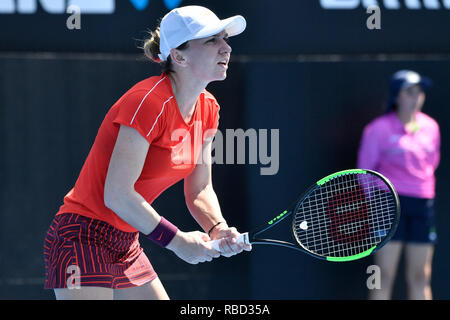 Sydney Olympic Park, Sydney, Australia. 9th Jan, 2019. Sydney International Tennis; Simona Halep of Romania prepares to receive serve in her match against Ashleigh Barty of Australia Credit: Action Plus Sports/Alamy Live News Stock Photo