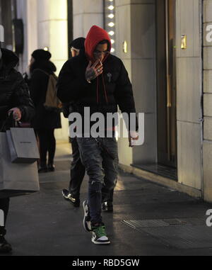 Sfera Ebbasta invade Milano con cartelloni misteriosi. Album in