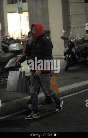 Sfera Ebbasta invade Milano con cartelloni misteriosi. Album in