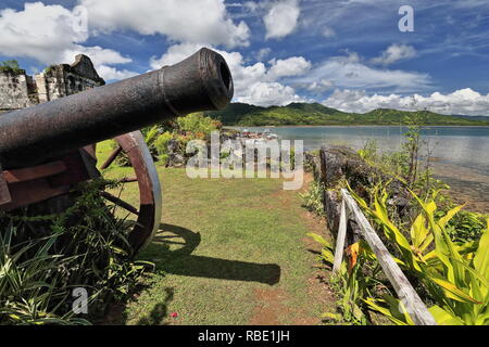 Fort Santa Isabel-Real Fuerza y Presidio de Santa Isabel-Kutang Santa Isabel. Old Spanish era cannon at the NE corner facing Taytay bay-Filipino banga Stock Photo