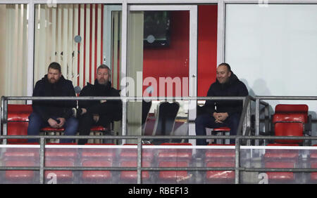 Everton Women's Manager Willie Kirk (second left) sits with Manchester City Women's Manager Nick Cushing (right) during the FA Continental Tyres Cup, Group Two North match at Leigh Sports Village. Stock Photo