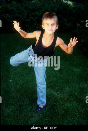 CHICAGO, IL - AUGUST 7: (EXCLUSIVE) Acrobat/artist Anton Tchelnokov poses at a photo shoot on August 7, 1993 in Chicago, Illinois. Photo by Barry King/Alamy Stock Photo Stock Photo