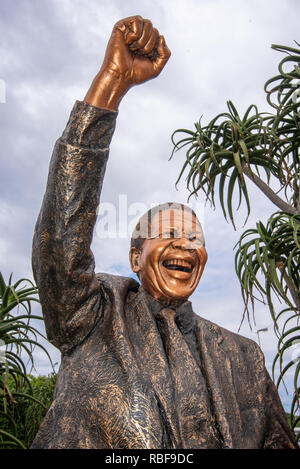 Durban, South Africa, 9th January 2019. Staues of African National Congress (ANC) stalwarts and former party presidents on display along the Ruth First Highway outside Durban ahead of the African National Congress (ANC) 2019 Election Manifesto Launch set to take place at Moses Mabhida Stadium in Durban on Saturday, 12th January, 2019. Pictured is struggle icon and former South African president Nelson Mandela. Jonathan Oberholster/Alamy Live News. Jonathan Oberholster/Alamy Live News Stock Photo