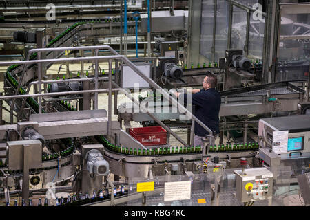 Obernai (north-eastern France): Kronenbourg Brasserie,Obernai (north-eastern France). 2015/05/27. Bottling line with glass bottles within the 'K2' sit Stock Photo