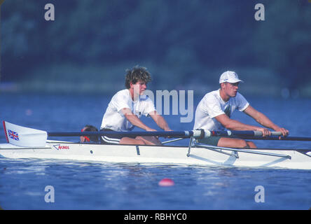 Barcelona, SPAIN. Gold Medalist, GBR M2+, Bow Jonny SEARLE and Greg SEARLE with cox, Gary HERBERT. Training,1992 Olympic Rowing Regatta Lake Banyoles, Catalonia [Mandatory Credit Peter Spurrier/ Intersport Images] Last time Men's coxed pair raced at the Olympics, Stock Photo