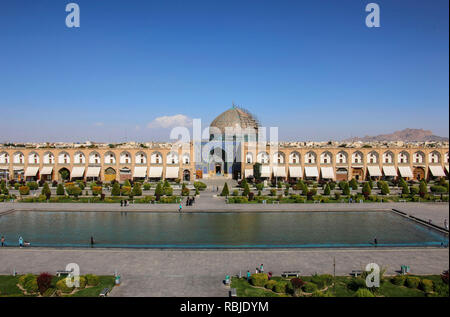 Sheikh Lotfollah Mosque on Naqsh-e Jahan Square in Isfahan, Iran Stock Photo