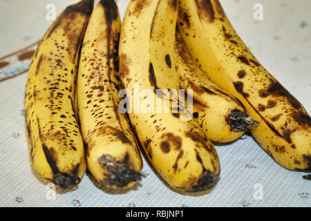 rotten banana with a ripe bananas Stock Photo - Alamy