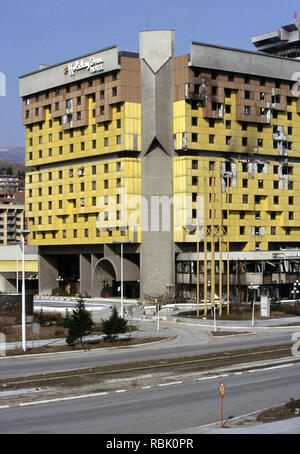 15th March 1993 During the Siege of Sarajevo: the Holiday Inn Hotel on Sniper Alley. Stock Photo