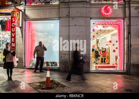 Madrid, Spain. 10th Jan, 2019. A Vodafone store seen in Madrid.Vodafone Spain announces the dismissal of up to 1,200 workers, 25% of the workforce. Vodafone Spain has informed the workers' representatives of the opening of a collective dismissal procedure that will affect a maximum of 1,200 employees, 24% of the total workforce amounting to 5,000 employees, and has convened them to start at the end of January the consultation period, which will last for a month. Credit: Alberto Sibaja/SOPA Images/ZUMA Wire/Alamy Live News Stock Photo