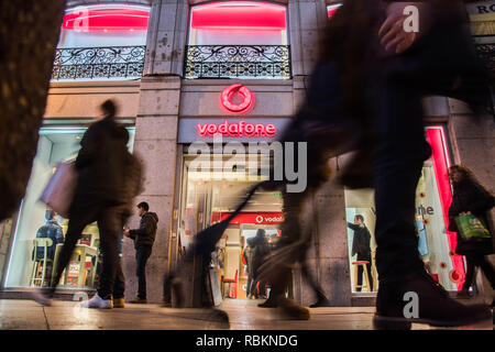 Madrid, Spain. 10th Jan, 2019. A Vodafone store seen in Madrid.Vodafone Spain announces the dismissal of up to 1,200 workers, 25% of the workforce. Vodafone Spain has informed the workers' representatives of the opening of a collective dismissal procedure that will affect a maximum of 1,200 employees, 24% of the total workforce amounting to 5,000 employees, and has convened them to start at the end of January the consultation period, which will last for a month. Credit: Alberto Sibaja/SOPA Images/ZUMA Wire/Alamy Live News Stock Photo