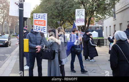 London, UK. 11th Jan, 2019. Pro Brexit and anti Brexit campaigners together outside the Houses of Parliament in London today as the debate continues on Prime Minister Theresa May's deal which is to be voted on next week . Credit: Simon Dack/Alamy Live News Stock Photo