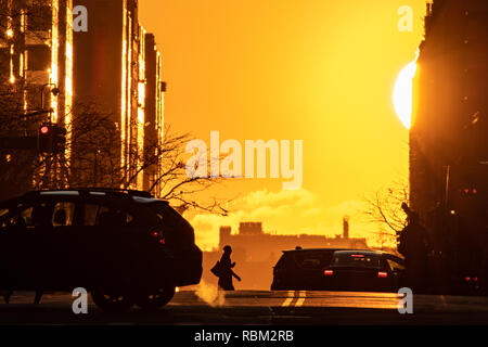New York, USA. 11th Jan 2019. The rising sun is seen from Manhattan during the Winter Solstice. Twice a year the sun is perfectly aligned with the East-West streets of the main New York City street grid, a phenomenon called Manhattanhenge or Manhattan Solstice. Credit: Enrique Shore/Alamy Live News Stock Photo