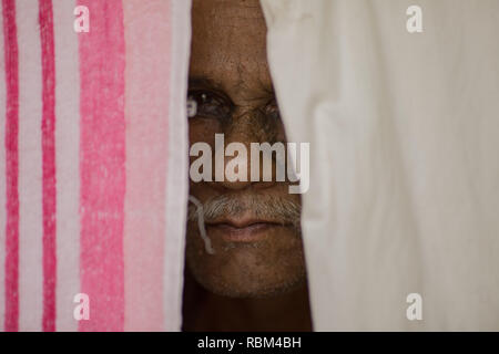 India. 10th Mar, 2017. A patient seen peeping at Sambhavna Clinic.Sambhavna Clinic Cares for victims of the Bhopal Gas Disaster.The Bhopal Gas Disaster was a gas leak incident on the night of 2-3 December 1984 at the Union Carbide plant in Bhopal. Over 500,000 people were exposed to the toxic methyl isocyanate (MIC) gas as they slept. The final death toll is estimated to be between 15,000 and 20,000. Credit: Ryan Ashcroft/SOPA Images/ZUMA Wire/Alamy Live News Stock Photo