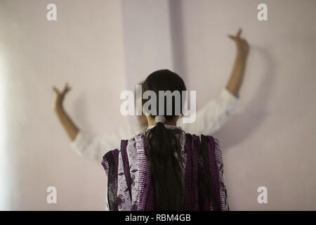 India. 20th Mar, 2017. A yoga teacher at Sambhavna Clinic seen instructing a patient.Sambhavna Clinic Cares for victims of the Bhopal Gas Disaster.The Bhopal Gas Disaster was a gas leak incident on the night of 2-3 December 1984 at the Union Carbide plant in Bhopal. Over 500,000 people were exposed to the toxic methyl isocyanate (MIC) gas as they slept. The final death toll is estimated to be between 15,000 and 20,000. Credit: Ryan Ashcroft/SOPA Images/ZUMA Wire/Alamy Live News Stock Photo