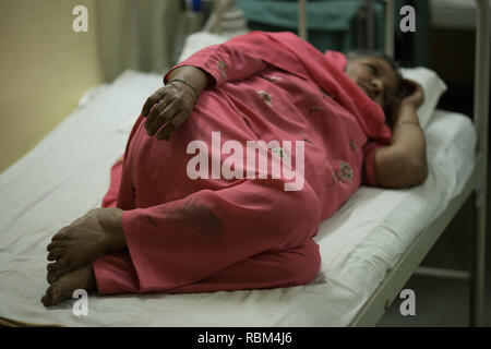 India. 8th Mar, 2017. A patient with heart pains seen resting on a bed at Sambhavna Clinic.Sambhavna Clinic Cares for victims of the Bhopal Gas Disaster.The Bhopal Gas Disaster was a gas leak incident on the night of 2-3 December 1984 at the Union Carbide plant in Bhopal. Over 500,000 people were exposed to the toxic methyl isocyanate (MIC) gas as they slept. The final death toll is estimated to be between 15,000 and 20,000. Credit: Ryan Ashcroft/SOPA Images/ZUMA Wire/Alamy Live News Stock Photo