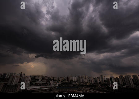 Sao Paulo, Brazil. 11th Jan, 2019. Dark clouds are moving over the Brazilian metropolis. This week there were floods in some districts due to heavy rainfall. Credit: Andre Lucas/dpa/Alamy Live News Stock Photo