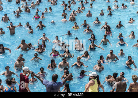 Sao Paulo, Brazil. 11th Jan, 2019. Bathers enjoy sunny and hot day on Sesc Belenzinho, in Sao Paulo, Brazil. Credit: Cris Faga/ZUMA Wire/Alamy Live News Stock Photo
