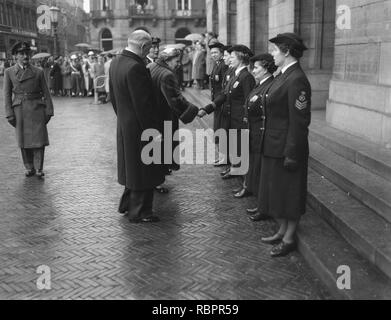 10 jaar Marvo defilé te Amsterdam voor koningin Juliana, Bestanddeelnr 906-7992. Stock Photo