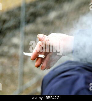 do smoking cigarettes make you tired Smoking affects more than just your lungs. It also impacts your mind, mood, sleep, and overall mental well-being. Nicotine may feel like temporary relief, but it often increases stress, anxiety, and dependence do smoking cigarettes make you tired Smoking affects more than just your lungs. It also impacts your mind, mood, sleep, and overall mental well-being. Nicotine may feel like temporary relief, but it often increases stress, anxiety, and dependence