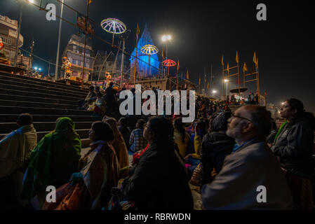 Worshippers watching the evening Ganga aarti in Dashashwamedh Ghat in Varanasi, India Stock Photo