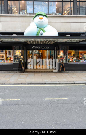 Raymond Briggs' Snowman outside Waterstones flagship store on Piccadilly, London, UK Stock Photo