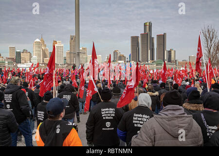 Windsor, Ontario, Canada - 11 January 2019 - Canadian auto workers, members of the Unifor labor union, rallied across the Detroit River from the General Motors headquarters in Detroit to protest GM's plan to close the Oshawa, Ontario assembly plant, throwing thousands out of work. Credit: Jim West/Alamy Live News Stock Photo