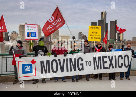 Windsor, Ontario, Canada - 11 January 2019 - Canadian auto workers, members of the Unifor labor union, rallied across the Detroit River from the General Motors headquarters in Detroit to protest GM's plan to close the Oshawa, Ontario assembly plant, throwing thousands out of work. Credit: Jim West/Alamy Live News Stock Photo